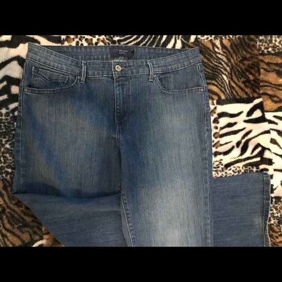 Levi’s Demi Curve Classic Bootcut jeans - Picture 2 of 6